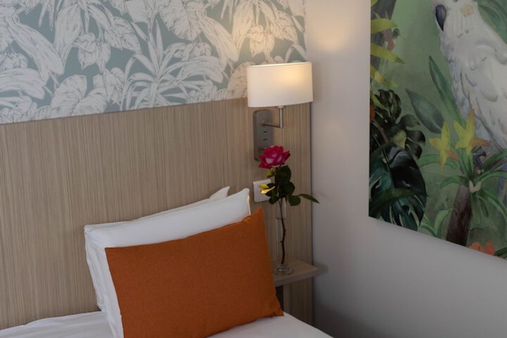 Room 28 of 50