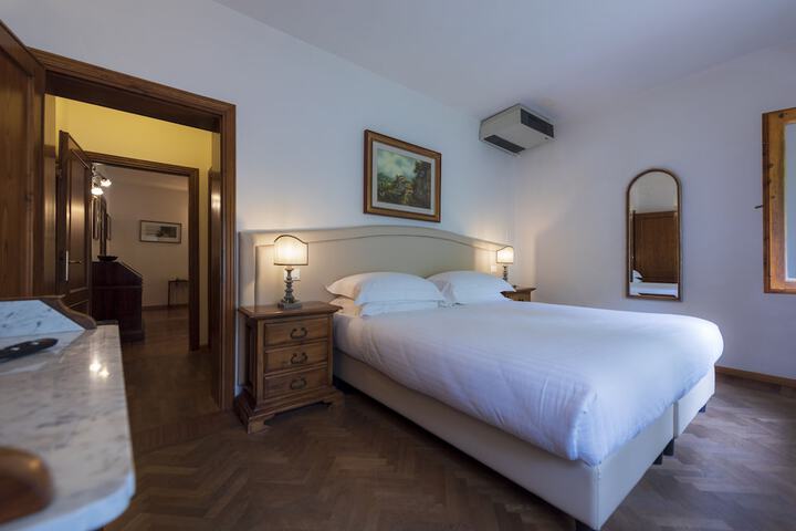 Room 32 of 140