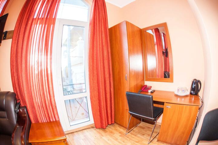 Room 18 of 37
