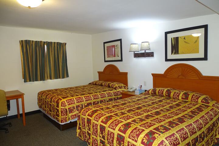 1 Queen Bed (3 of 23)