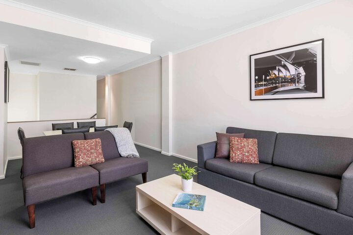 Room 16 of 190