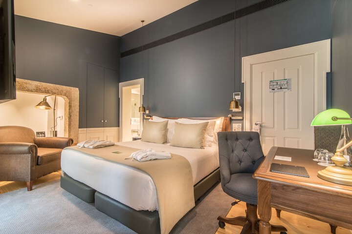 Room 21 of 77