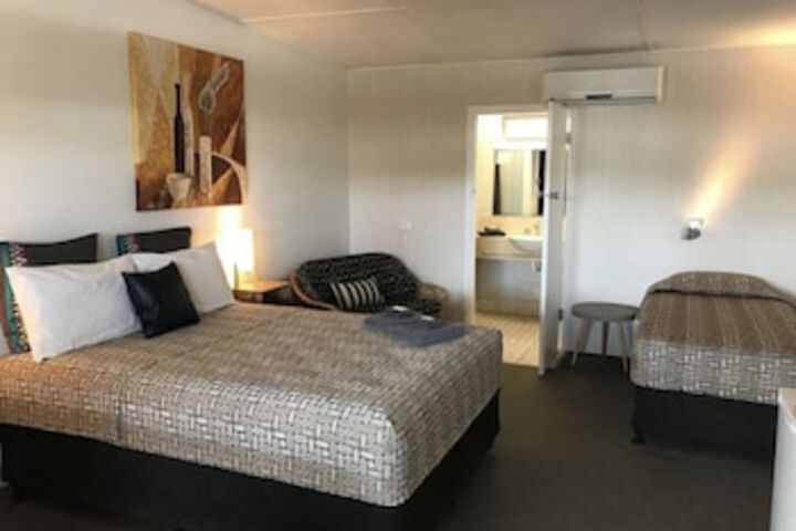Room 7 of 18