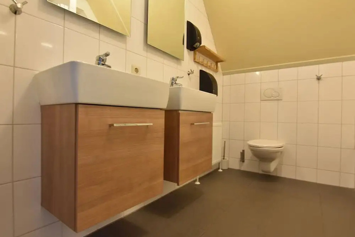Room 7 of 15