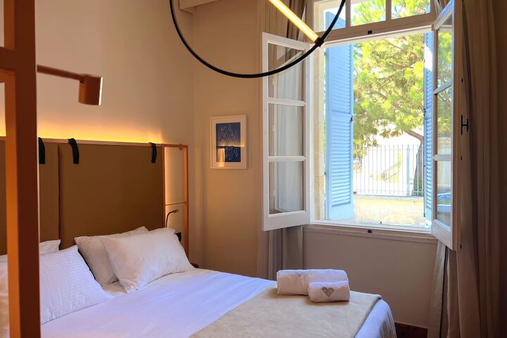 Room 27 of 85