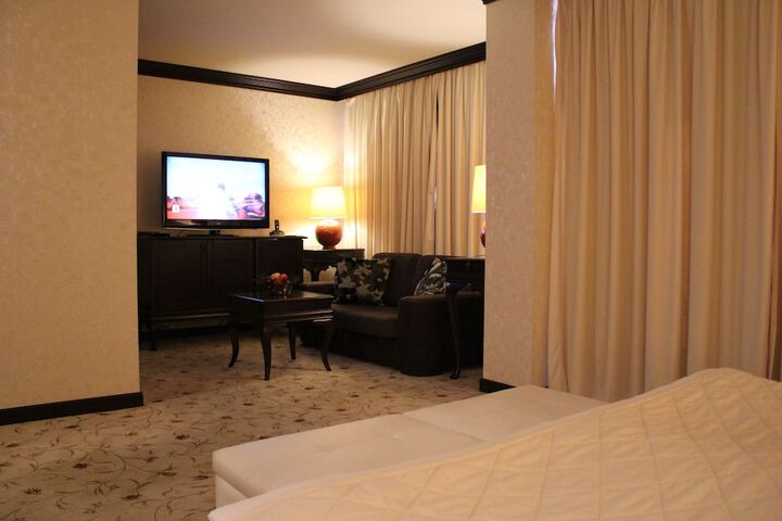 Room 8 of 85