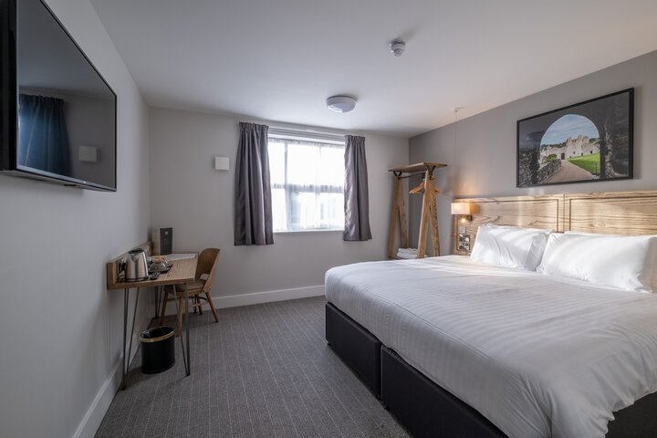 Room 9 of 30