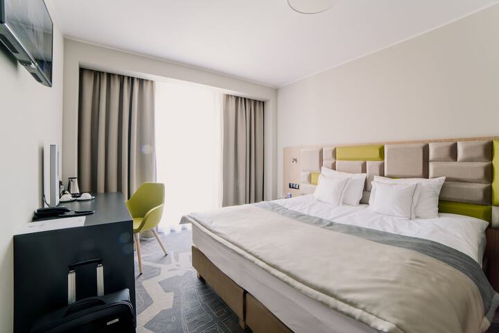 Room 8 of 113