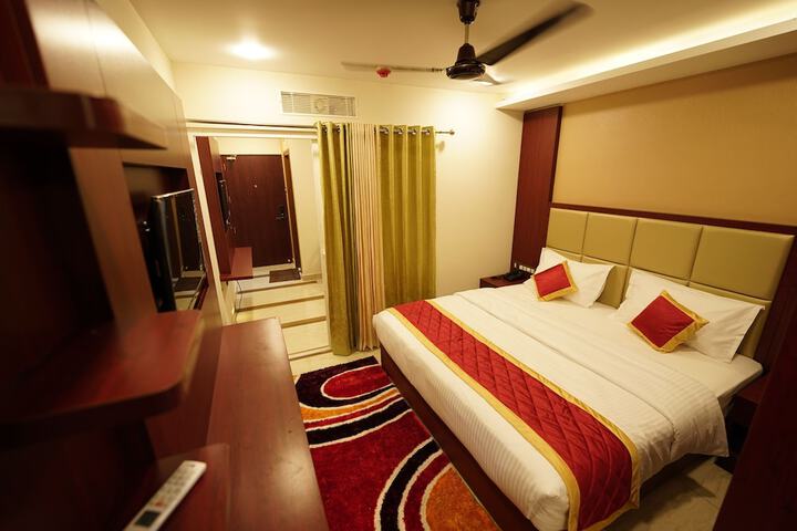Room 4 of 7