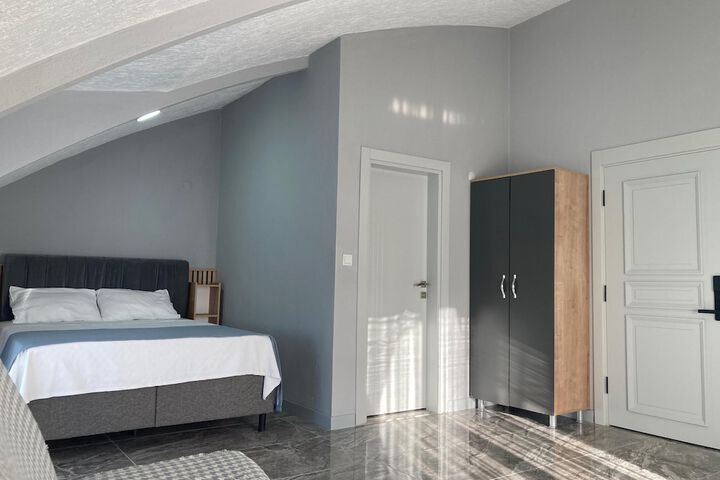 Room 16 of 126