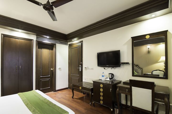 Room 17 of 31