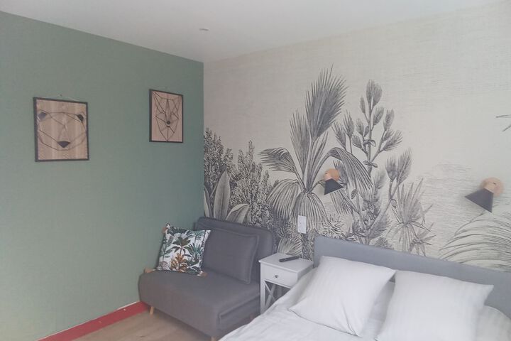 Room 10 of 33