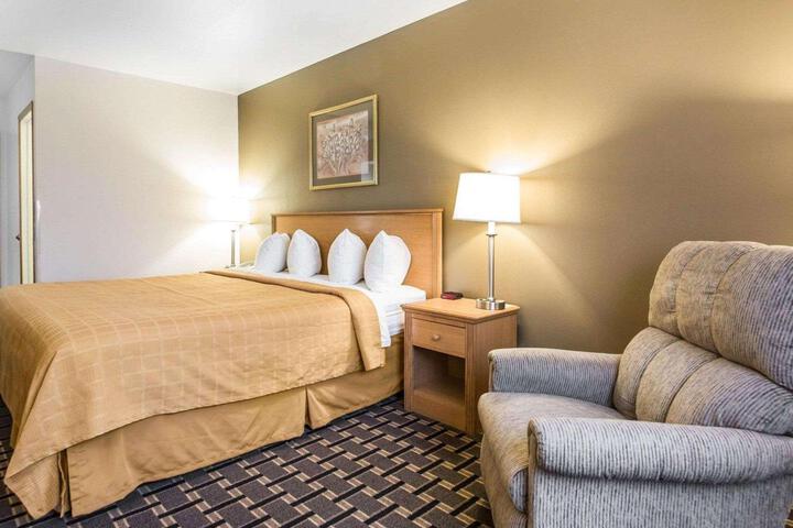 1 King Bed (7 of 9)