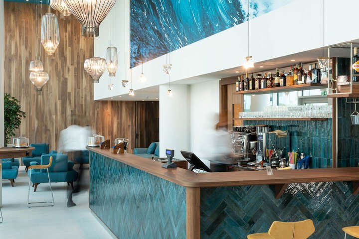 Lounge 61 of 82