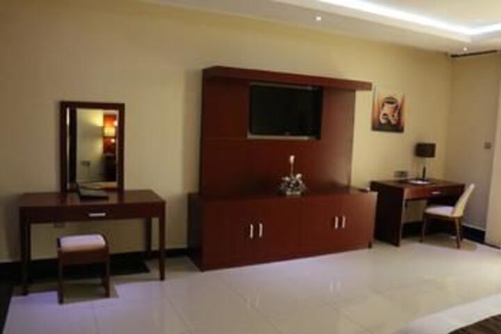 Room 33 of 47
