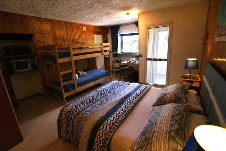 Room 8 of 74