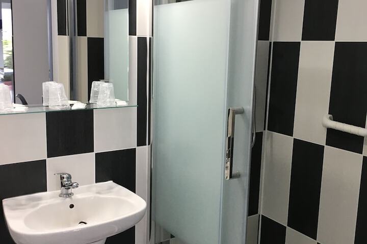 Room 10 of 27