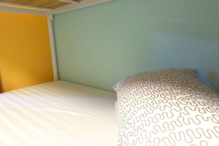 Room 13 of 33