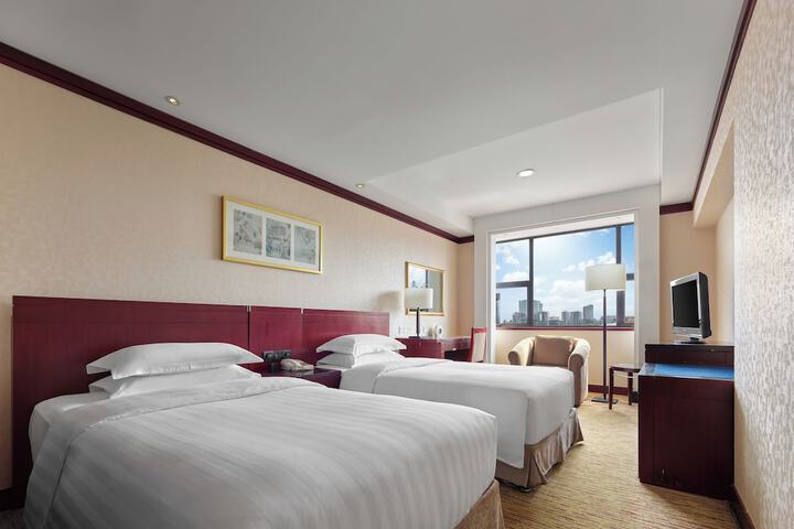 Room 8 of 34