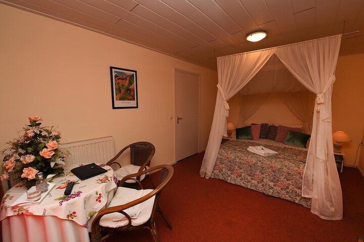 Room 18 of 46