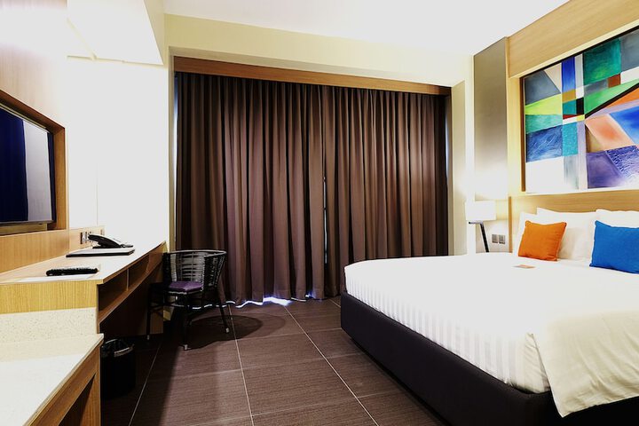 Room 14 of 76