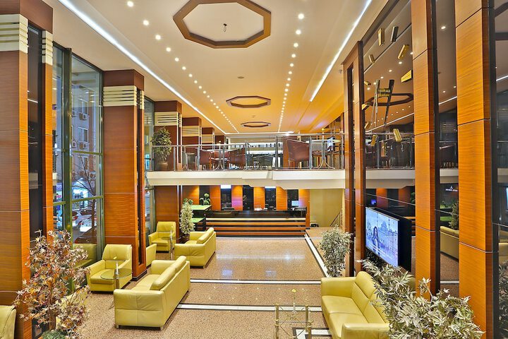 Entrance & Lobby