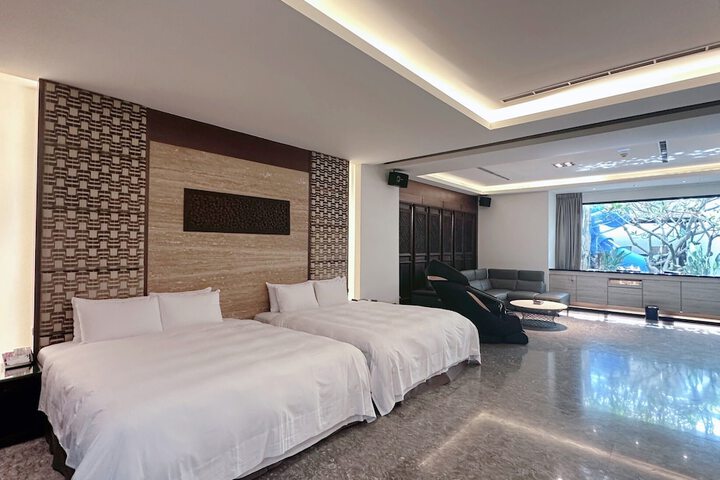Room 9 of 82