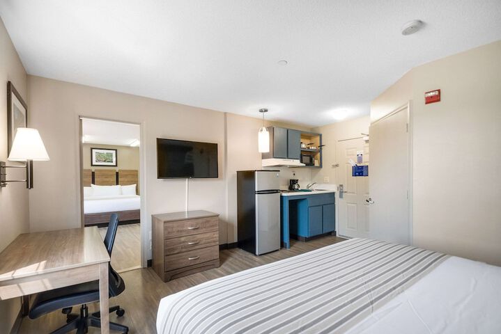 1 King Bed Efficiency (11 of 14)