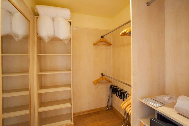 Room 8 of 92