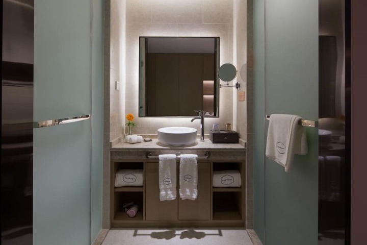 Room 16 of 19
