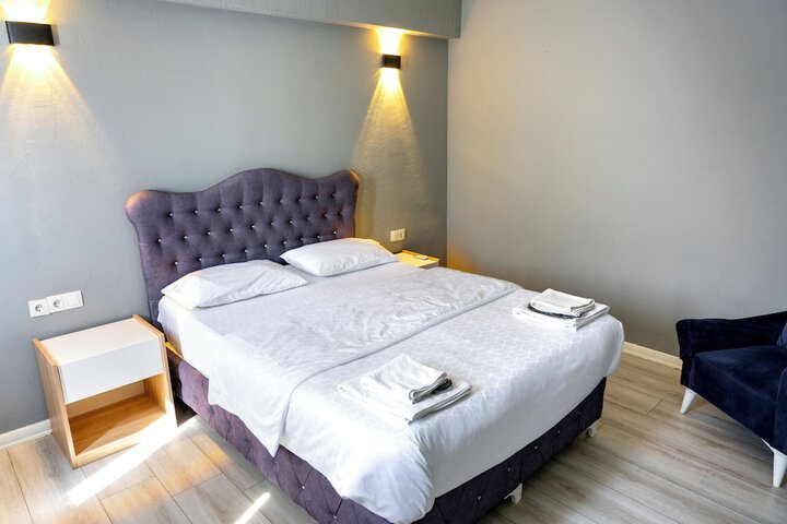 Room 7 of 13