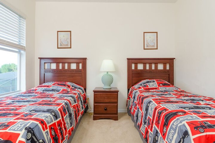 Room 11 of 33