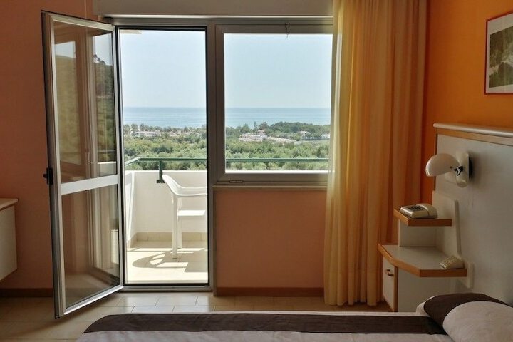 Room 14 of 24