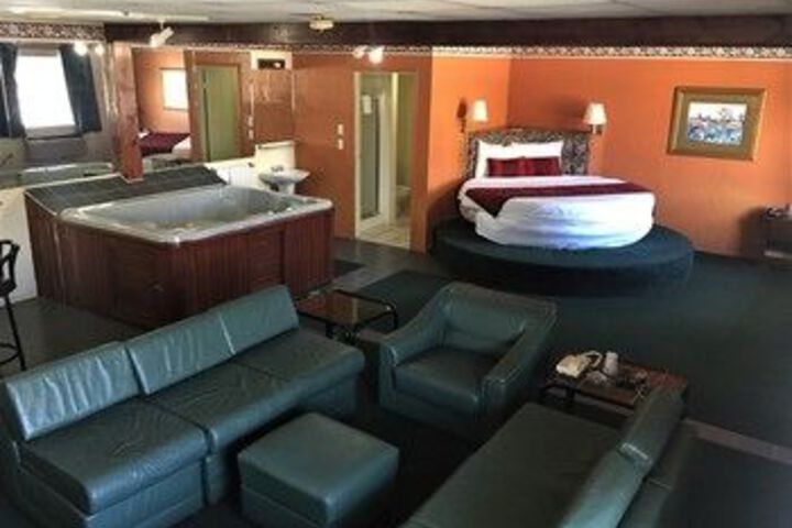 Room 17 of 27