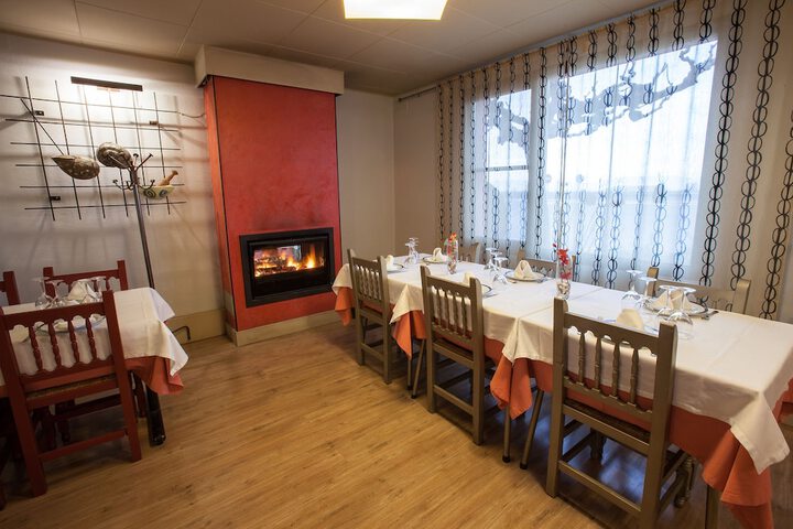 Dining 3 of 29