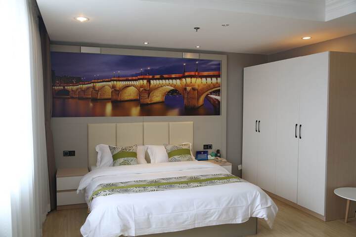 Room 17 of 22