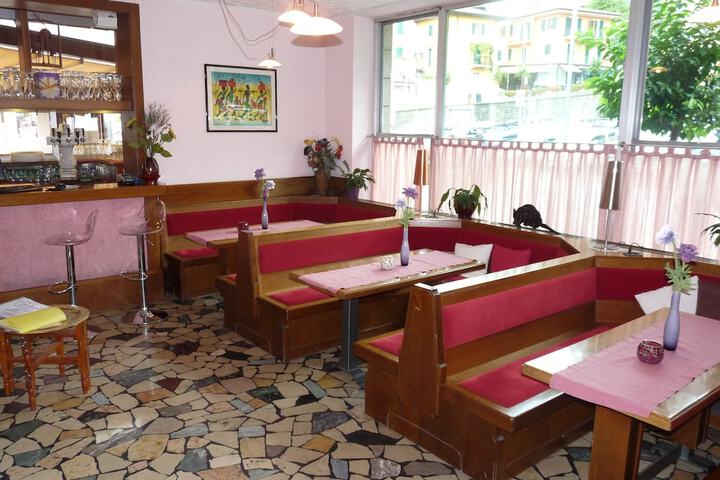Lounge 58 of 67