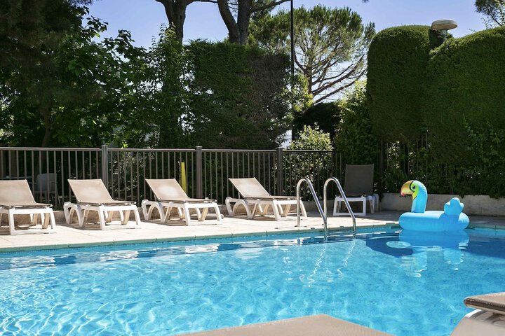Pool 69 of 132