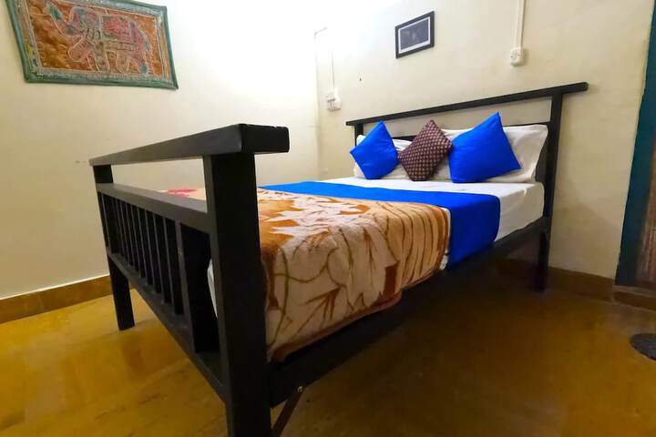 Room 3 of 10