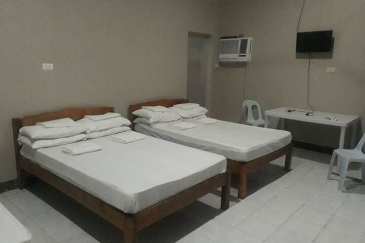Room 9 of 18