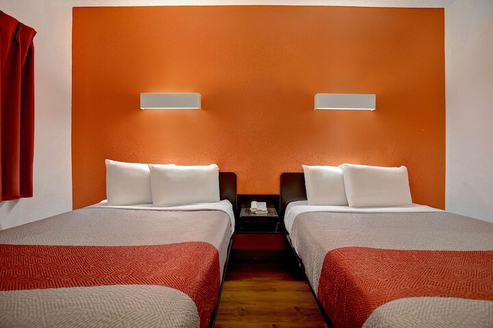 Double Accessible Queen Size Bed (13 of 13)