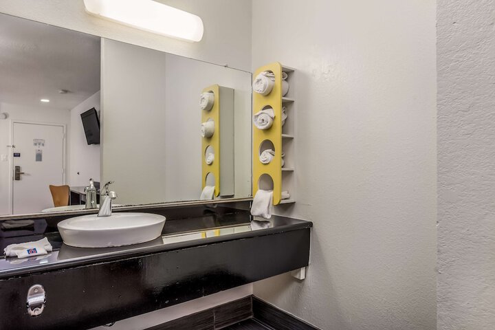 Room 15 of 27
