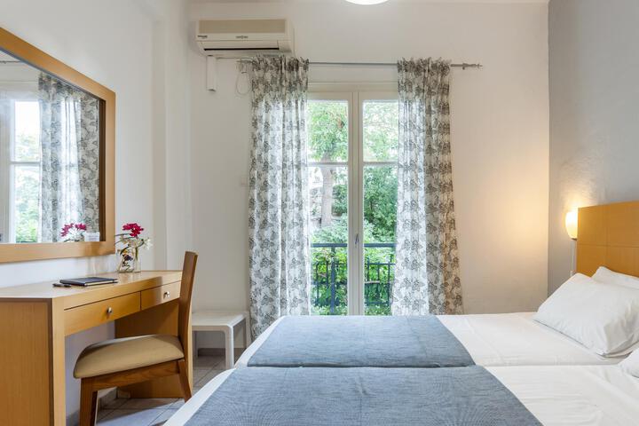 Room 11 of 20
