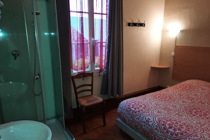 Room 12 of 37