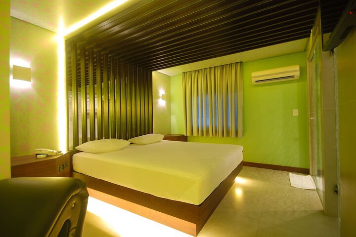 Room 4 of 37