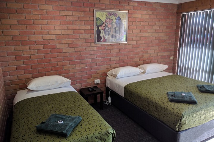 Room 25 of 74