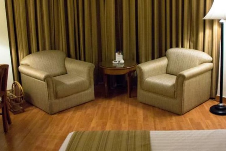 Room 8 of 76
