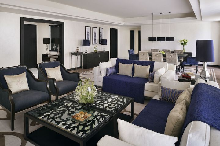 Lounge 152 of 158