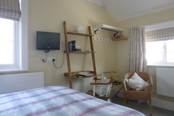 Room 4 of 30