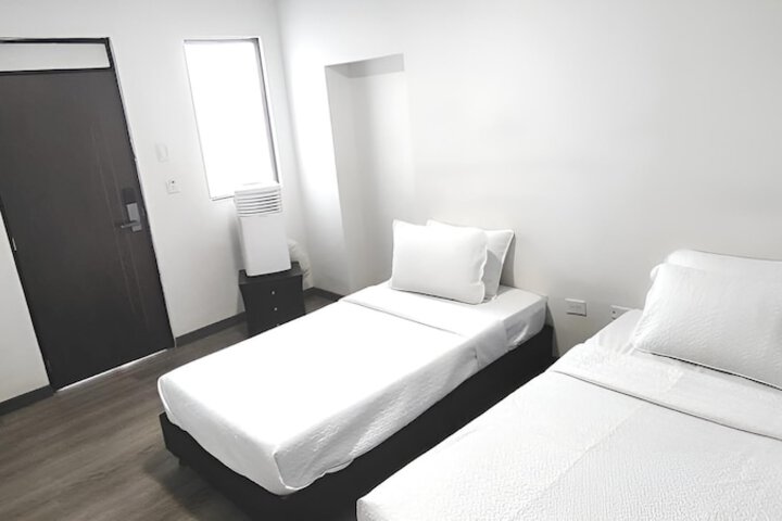 Room 7 of 33